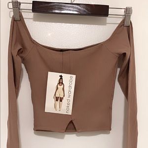 Stretchy cropped long sleeve ensemble pairs great with jeans and hugs your body.